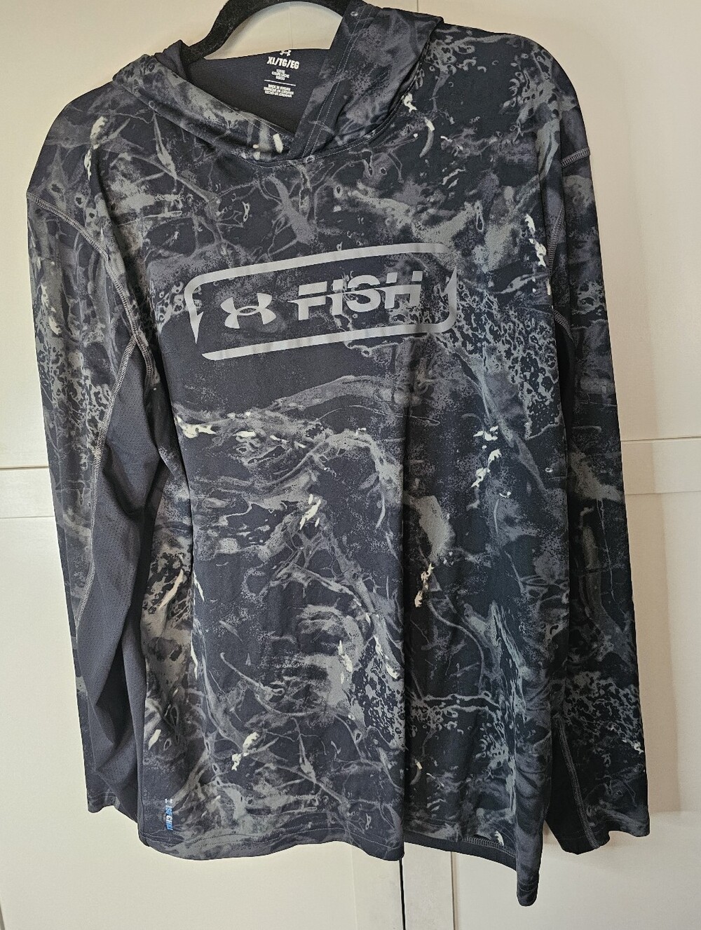 Under Armour Fish Hoodie Men’s XL Loose Black Gray Camo Fishing Long Sleeve UPF